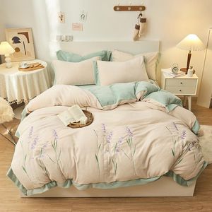 Conjuntos de cama de inverno Furry Furry Warm Velvet Flannel Lave Lavanda Bordado Princesa 4 Pcs Set Cobertura de Quilt Cama Associar Folha