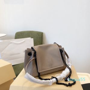 High quality alphabetic character bag collocation chain and leather straps, can carry two aspects. Size: 22 magnetic buckle movable metal co