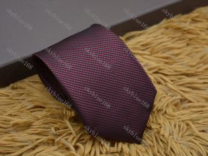 Męskie więzi Marka Mężczyzna Moda List Striped Krawat Hombre Gravata Slim Klasyczny Biznes Dorywczo Czarny Niebieski Biały Czerwony Krawat Dla Mężczyzn L01