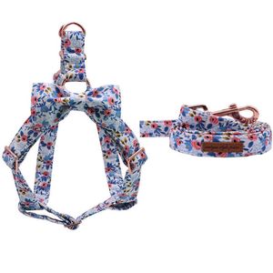 Algodão Primavera Azul Flor Dog Harness com Bowtie e Basic Dog Lashes Ajustável Fivela Pet Supplies 210712