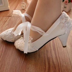 Wedding Shoes White Lace Pearls Wedding Shoes For Brides With Ribbon Strappy Bridal Shoes Low Heel Handmade Appliqued Chic Ladies Shoes