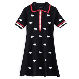 Женщины белый черный поворот вниз воротник цветочные вышивка кнопка вязание с коротким рукавом мини-платье лето D2683 210514