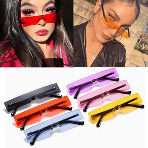 Hela rektangeln Solglasögon Kvinnor 2020 Lyx Märke Designer Röd Rosa Clear Small One Piece Sun Glasses Punk Shade UV400 Bulk