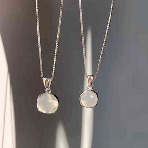 Luxury Silver Plated White Round Moonstone Pendant Necklaces Women Fashion Jewelry Choker Clavicle Chain Short Charm Necklace G1206