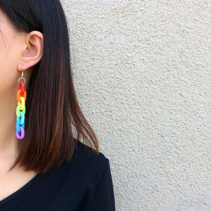 Persönlichkeit Süßigkeiten Farbe Acryl Langkette Aussage Ohrringe Bunte Regenbogen Geometrische coole Ohrringe für Frauen Partei Schmuck