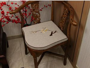 Custom Fine Broderi Plommon Blossom Triangle Chair Pad Sittkudde Anti-Slip Oregelbundet Kinesisk Bomull Linne Komfort Sittmattor