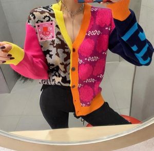 女性用セーター新しい高級ブランドデザインセーター長袖カーディガンVネックパッチワークニットGレタープリントジャケット