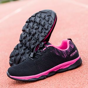 2021 Tasarımcı Koşu Ayakkabıları Kadınlar Için Gül Kırmızı Moda Bayan Eğitmenler Yüksek Kaliteli Açık Spor Sneakers Boyutu 36-41 EA