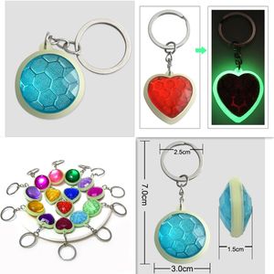 Lysande akryl Nyckelringar Hållare Hjärta Runda Hängsmycke KeyRings Väska Charms Glöd i de mörka kvinnorna MEN Fashion Key Ringar Kedjor Tillbehör för bil