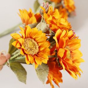 Fiori decorativi Ghirlande Bouquet di girasoli artificiali Home Office Decorazioni per dormitori Squisiti girasoli di seta finta Non muoiono mai Decorazione della stanza Su