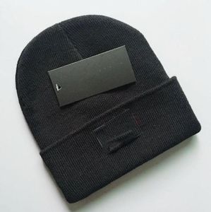 Berretti invernali di alta qualità all'ingrosso Cappelli Berretti da donna e da uomo con pompon in vera pelliccia di procione Berretto da ragazza caldo snapback pompon beanie 6796