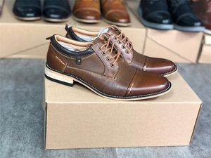 Äkta läderklänning Skor Män Toppkvalitet Brogues Oxfords Business Shoe Designer Loafer Classic Lace Up Office Party Trainer med Box 009