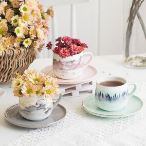 Kawaii Sevimli Küçük Kahve Kupa Kahvaltı Lüks Seyahat Kupası Seramik Tazas Cafe Creative Cups Saucers