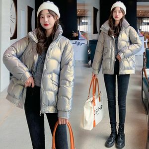 女性の光沢のある暖かいコート冬のファッションのトレンド厚さのスタンドネックルースパフのジャケットデザイナー卸売の女性のカジュアルパンのパフジャケット