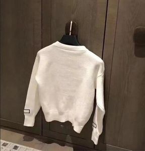 venda por atacado 2021 moda outono europeu high-end personalizado camisola feminina alfabeto bordado tamanho grande confortável inverno fundo