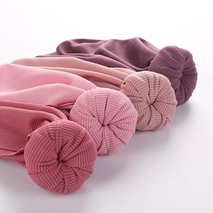 12 teile / satz fest gerippt topknot turban hüte für baby jungen mädchen süße donuts mützen gestreifte dünne kappen mütze neugeborene headwrapps