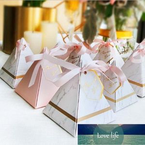 Yeni Yaratıcı Üçgen Piramit Mermer Şeker Kutusu Düğün Iyilik Hediyeler Kutuları Çikolata Kutusu Giveaways Kutuları Parti Malzemeleri Fabrika Fiyat Uzman Tasarım Kalitesi