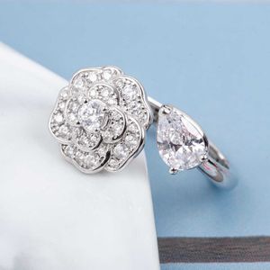 高級ブランドピュア925スターリングシルバージュエリーローズキャメリアダイヤモンドクローバーの花の結婚指輪最高品質の高品質デザインパーティー2551