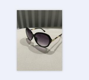 3017 Солнцезащитные очки в Европе и Соединенные Штаты Joker Anthultraviolet Мужчины и женщины солнцезащитные очки бесплатно для отправки бесплатно для отправки