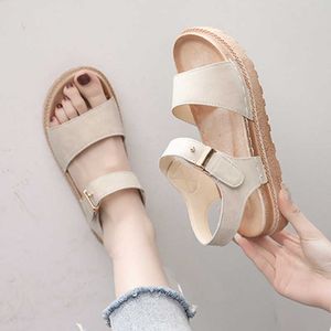 2021 Summer New Sandals Women's Shoes Open Toe Thick-soled Beach Shoes Fashion Home Sponge Cake Thick-soled Garden Shoes Y0608