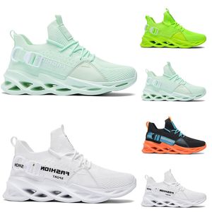 Tja mens kvinnor löparskor trippel svart vit grön sko utomhus män kvinnor designer sneakers sport tränare stil sneaker
