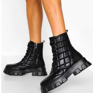 Bayanlar Batı Kovboy Çizmeleri toptan satış-2021 Retro İşlemeli Batı Kovboy Çizmeler PU Deri Kadın Orta Buzağı Boots Blok Topuk Kare Toe Bayanlar Ayakkabı Punk Çizmeler H0906