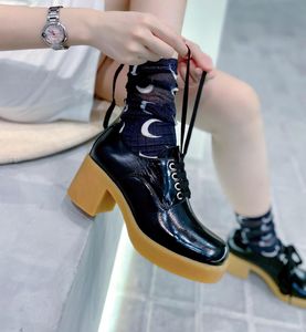 Miui Mocassini di migliore qualità Scarpe Stivali da donna in vera pelle Due bottoncini Chaussures De Designer Martin Piattaforma Outdoor Tory Channel Fenicotteri di Natale Love Tjz7