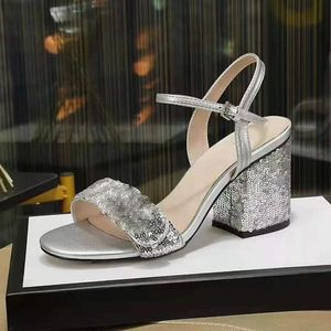 2021 Luxurys Classic Metal Leather Sandals Sequins Round Head Sexig Beach Party Size 35-43