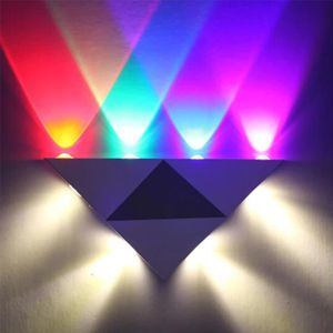 三角形のアルミニウムの壁のランプAC 110V 240V 8W LEDの家の装飾のリビングルームKTVの壁の光
