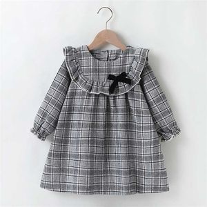 Chegadas de inverno outono meninas vestidos bonitos manga comprida cinza xadrez preto curva doce bebê vestido vestidos 18m-6T 211231