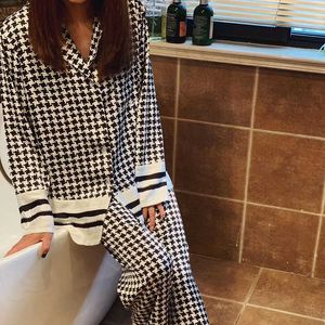 Två bitar uppsättning pyjamas för kvinnor vit svart plaid satin silke sovkläder sommar våren höst pjs natt slitage lounge bär hemmear 210622