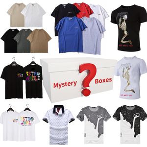 Scatola cieca a sorpresa: uomini e donne estivi che stampano magliette spedite a caso varie scatole misteriose di magliette