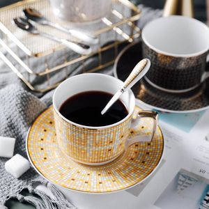 Tassen, Untertassen, goldene Keramik-Kaffeetasse und Untertassen-Set, Porzellanbecher, Bone China-Mosaik-Design, vergoldete Sets