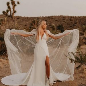 Bohemian Mermaid Bröllopsklänningar med Cape Spaghetti Straps Backless High Side Split Sweep Train Beach Country Style Bridal Gowns Vestidos de Novia Custom