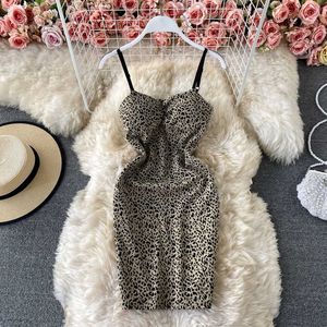 Sexy Leopard Bodycon Mini Dress Kobiety Eleganckie Party Club High Waist Bez Ramiączek Spaghetti Pasek Vestidos Kobiet 2021 Lato Nowy Y0603