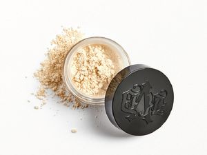 Kat Von D Lock-it Setting Cipria in polvere traslucida 5,4 g Puff Controllo dell'olio a lunga durata Cipria opacizzante per il viso Finitura opaca Waterproof Flaw Conceal Skin Powders Trucco