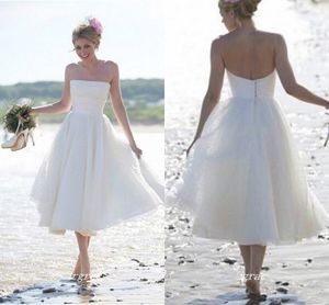Little White Dresses Boho Short Strapless Summer Beach Bröllopsklänning Tea Längd Backless Bridal Gown Plus Storlek Robe de Mariée