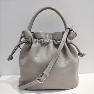 Soft Leather Simple Style Women's Shoulder Bag Classic Pleated Drawstring Design Casual Bags Solid Color Bucket Pocket