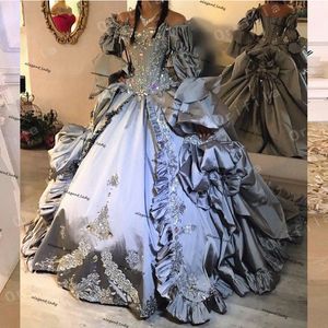 Fantasy Princess Gothic Aftonklänningar med långa ärmar från axeln Lace Hallowmas Silver Prom Dress Vestidos de 15 año