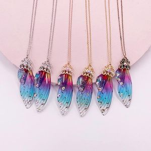 Hängsmycke Halsband Lovoacc Handgjord Fantasy Rainbow Resin Butterfly Wing Halsband för kvinnor Bling Rhinestone Sequins Choker Gift