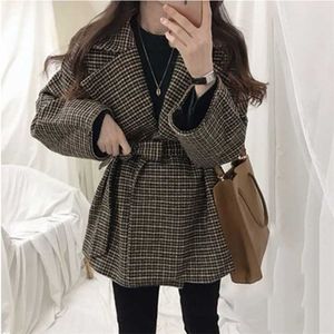 Nic Women's Plaid Wool Blend Coat Turn-down Collar Woolen Long Coats Korean Vintage Jacket Warm Outwear Slim Coat with Belt 211110