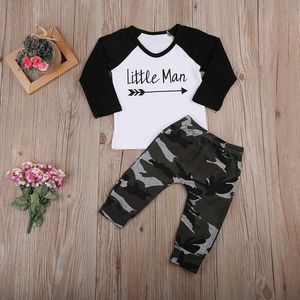 Baby Boy Set Одежда набор хлопчатобумажных букв с длинным рукавом Печать Маленькие Человек Топы + Камуфляжные брюки Детские Мальчик 2 Шт. Одежда для одежды G1023