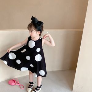 Sommer Mädchen Mode ärmellose Dot Prinzessin Kleider Baumwolle Leinen süßes Freizeitkleid 2-7Y 210508