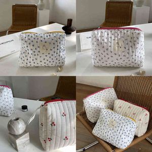 Nxy Cosmetic Bag Korean Quilted Makeup for Women Storage Portable Toiletry s Female Beauty Case Cotton Floral Pouch 0119