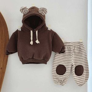 Zima Baby Casual Ubrania Zestaw Chłopcy Śliczne Niedźwiedź Z Kapturem Bluza Plus Velvet Paski Patch Spodnie 2 sztuk Garnitur Dziecko Ciepłe stroje G1023