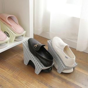 Roupas para armazenamento de guarda -roupa Diy Shoe Rack Equipamentos de acabamento espacial Dormitório Selpador de plástico Base Louse Base Free Sapta