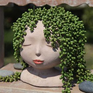 排水孔が付いている女性の頭部の形の植物の鉢の魅力的な樹脂の女性の顔の興味深い多肉植物サボテンのプランター211130