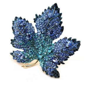 Winter Forest Inspiration Full Pave Crystal Blue Canadian Maple Leaf Broach &Pins Pendant for Women Coat Sweater Cape Cloak Suit