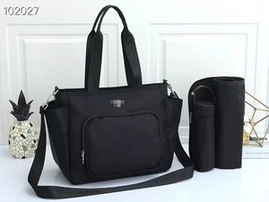 Baby Designer Blöja Väskor med USB gränssnitt Stor kapacitet Vattentät Nappy Bag Kits Mummy Maternity Bag Byt Mat Bottlerhållare
