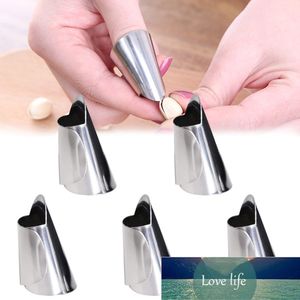 5pcs Home Stainless Steel Kitchen Cutting Protection Tools Finger Protectors Peanut Sheller Vegetable Nuts Peeling Finger Guard Factory price expert design